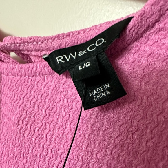 RW & Co. Crop Top - Picture 4 of 4